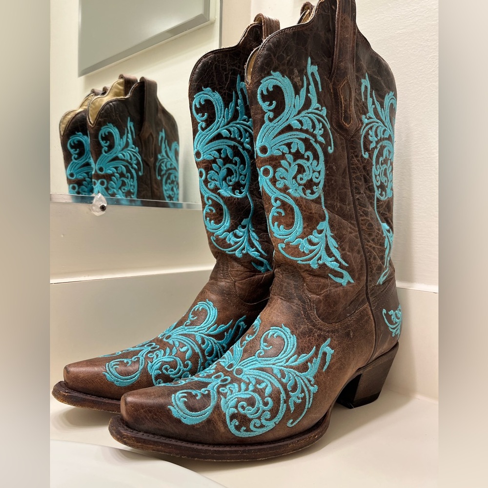 Corral Size 8 Brown and Turquoise Cowboy Boots